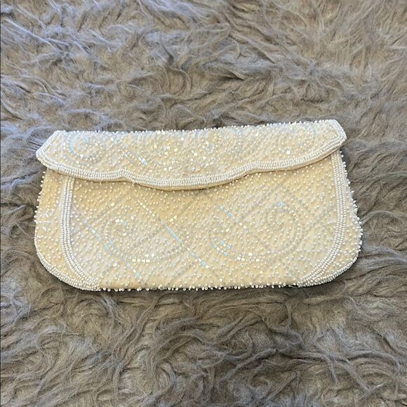 Handbags - Elegant Vintage Cream And White Beaded Clutch